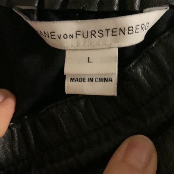 Very cool DVF pants with genuine leather around waist EUC - Picture 4 of 9